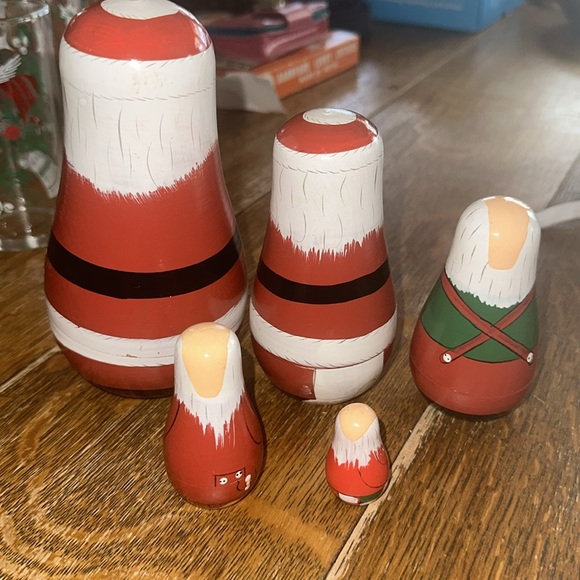 Wooden Nested Santa Set Of 5 Nesting Dolls Candy Cane Christmas Decor Matryoshka - Picture 2 of 3